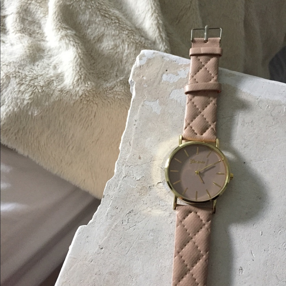 Awesome Geneva Leather Banded Watch