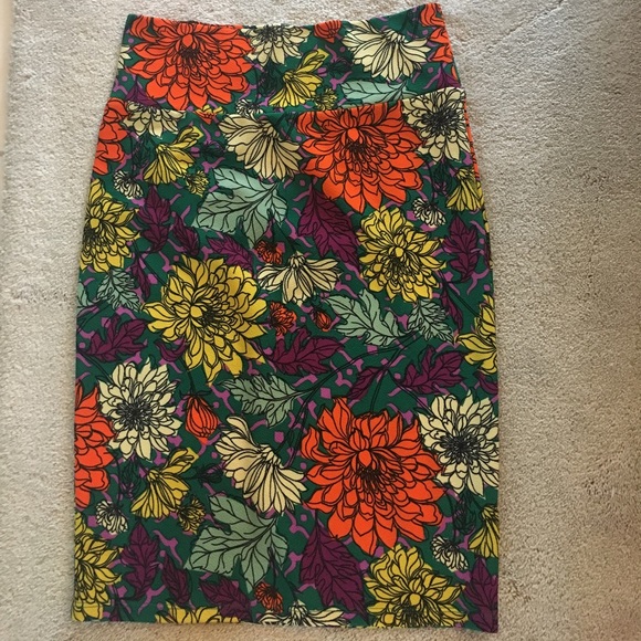 LuLaRoe Dresses & Skirts - Lularoe small floral Cassie