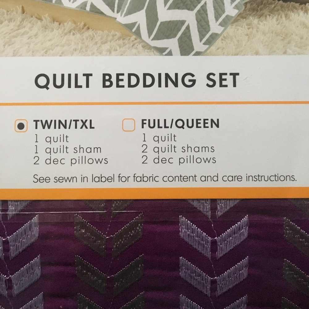 Quilt Bedding Set - Picture 2 of 2