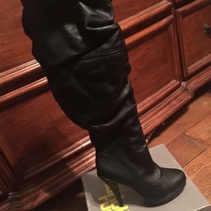 Sexy Knee High Boots!