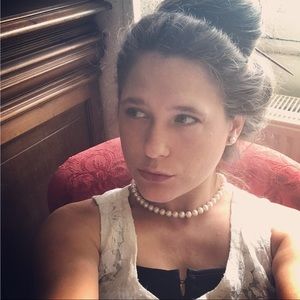 Meet your Posher, Cassandra