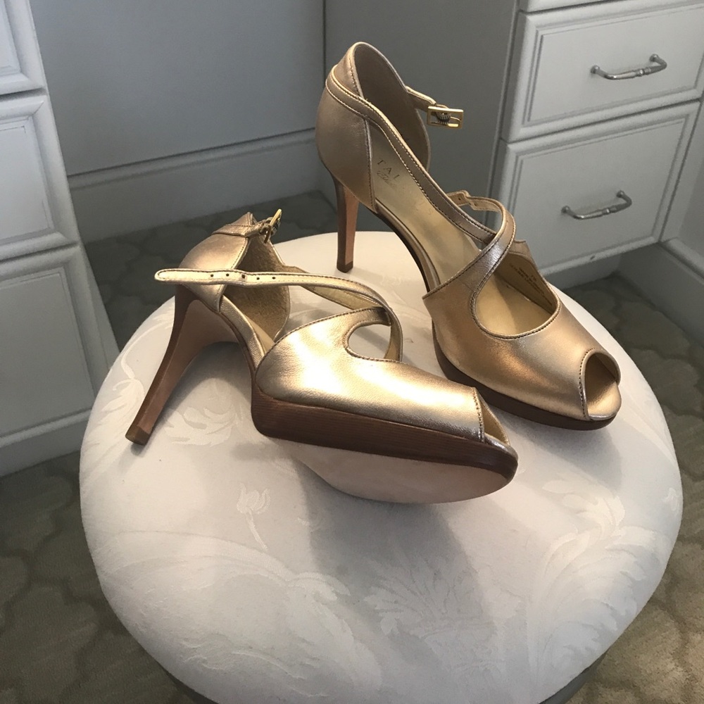 Strappy pumps worn once