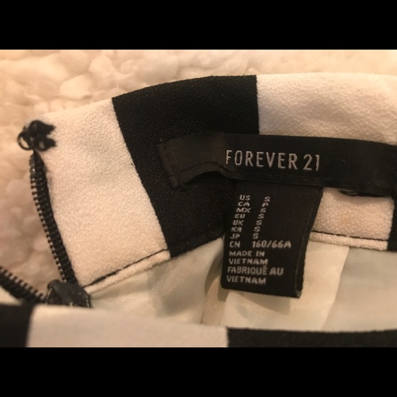 Black & White Stripe Pleated Skirt - Picture 3 of 3