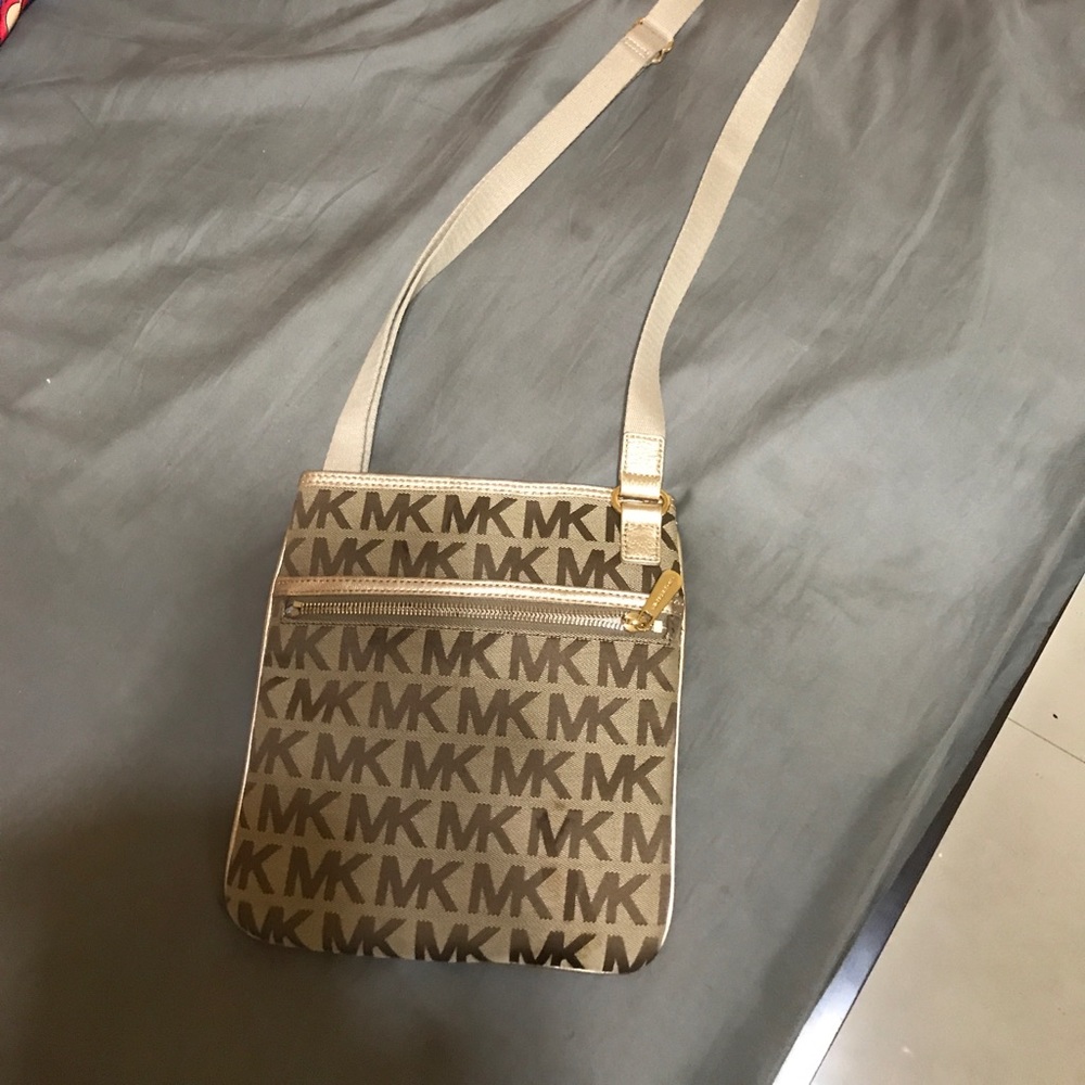 Micheal Kors purse
