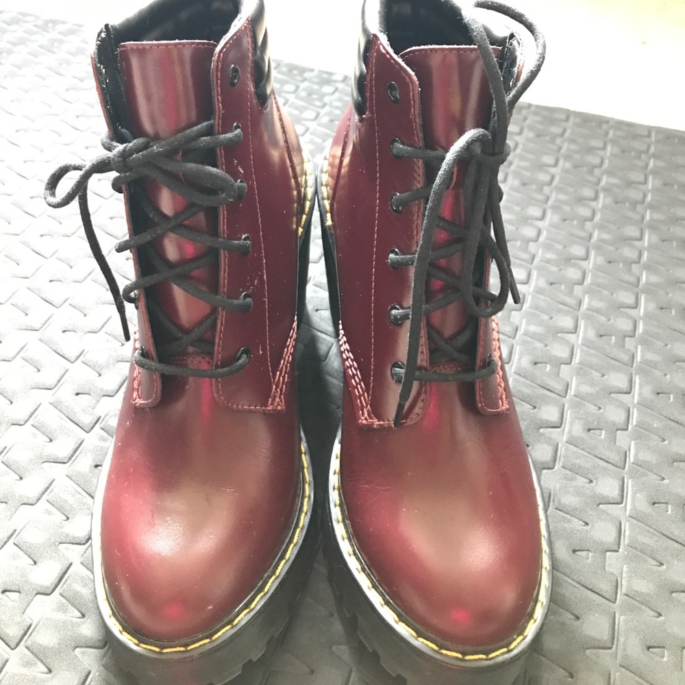 Dr. Marten Burgundys Persephone Boot Size 7