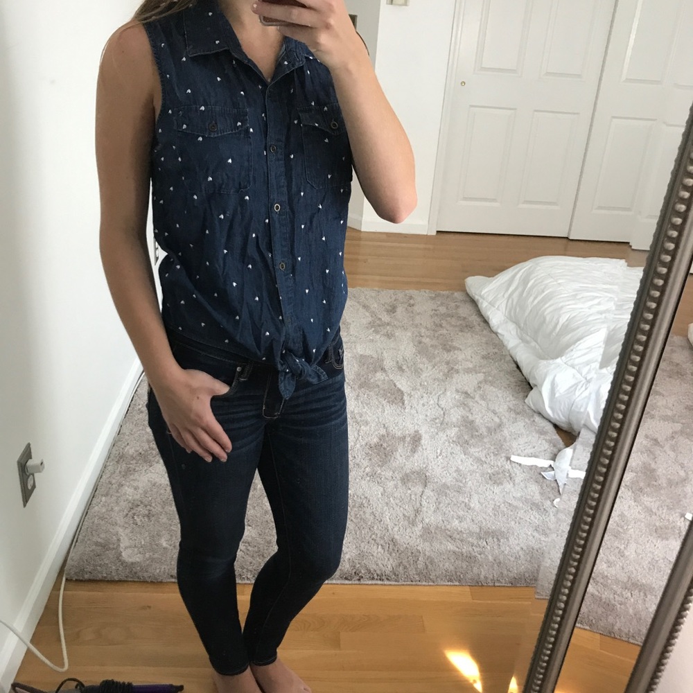Tie in the front muscle tee with hearts