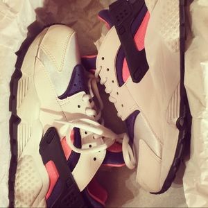 Women's Nike Huaraches!