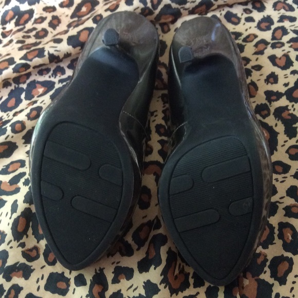 Fergie “Holly” peeptoe platforms Size 6 - Picture 5 of 7