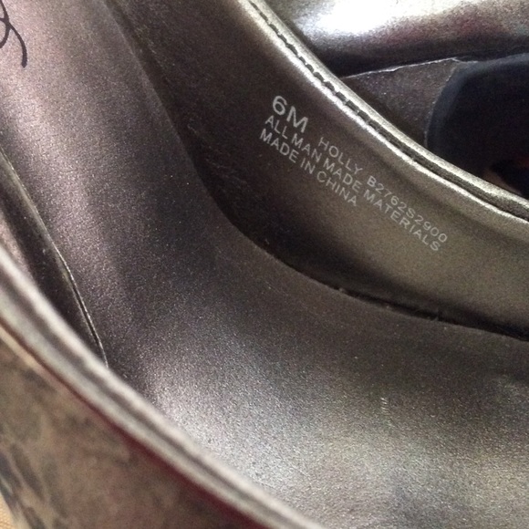 Fergie “Holly” peeptoe platforms Size 6 - Picture 7 of 7