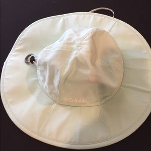 Women's Columbia hat. EUC