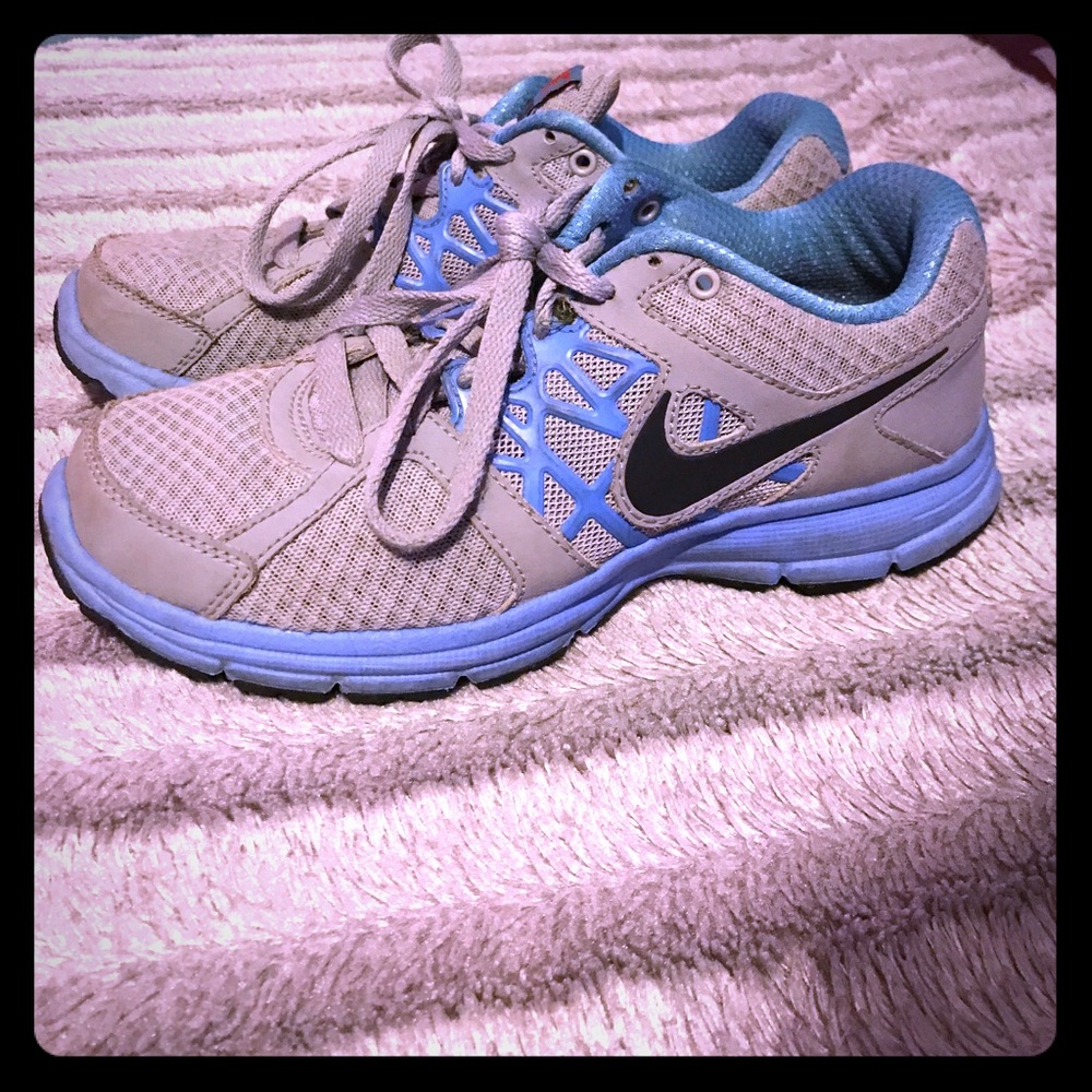 SOLD!! Nike Woman’s Shoes