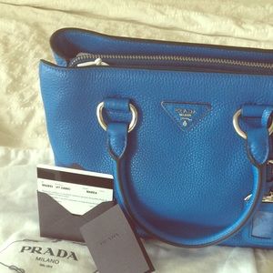 B/N Prada 100% Auth. Vitello Daino shoulder bag