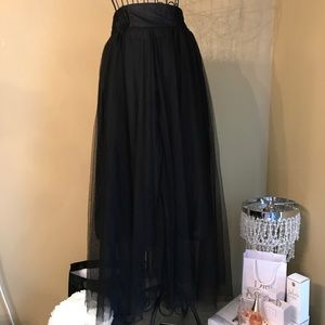 Extra-large ladies black layer skirt..