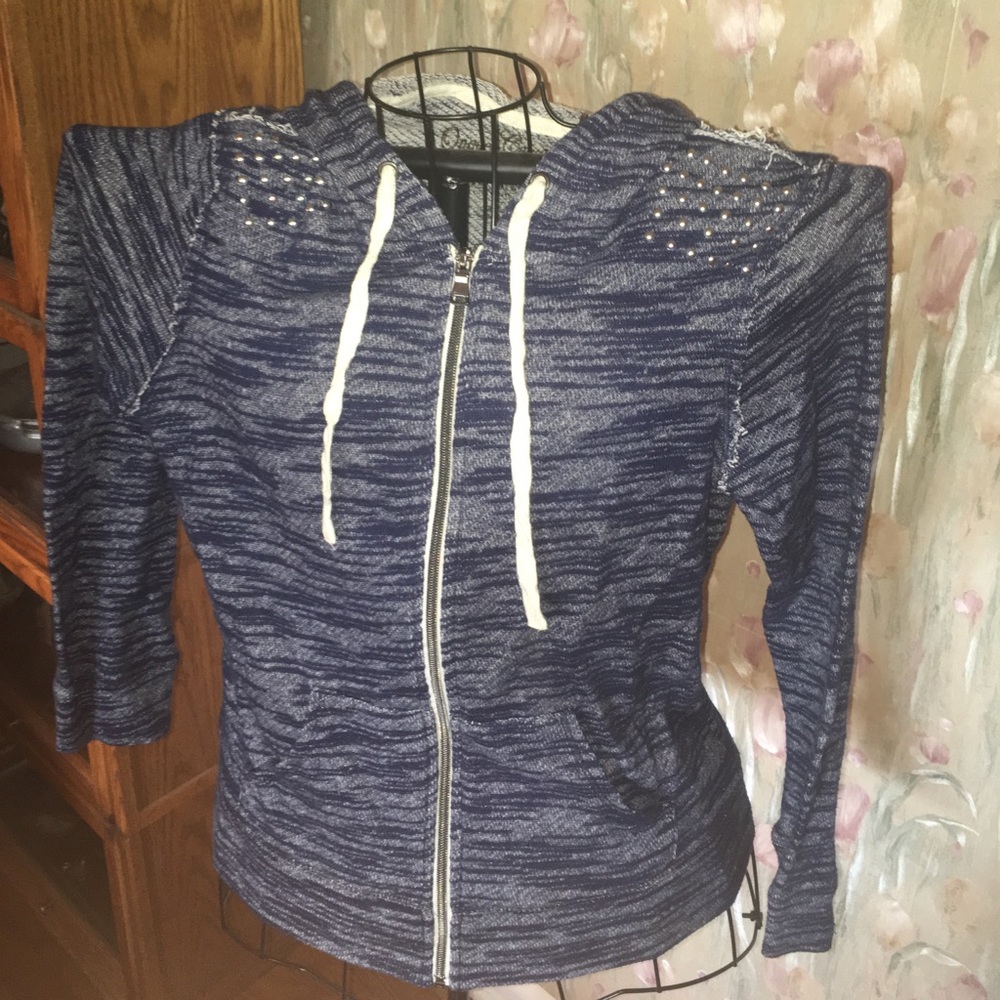 3 quarter length sleeve, zip up
