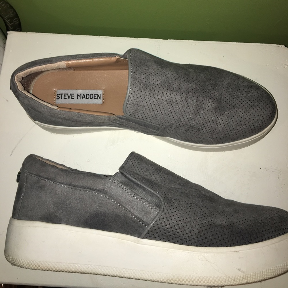 Steve Madden Gray slip ons