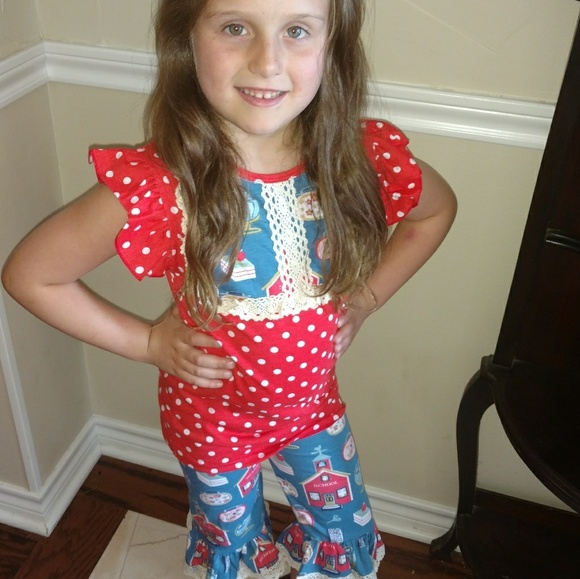 Back to school outfits!🏫🍎 - Picture 2 of 7