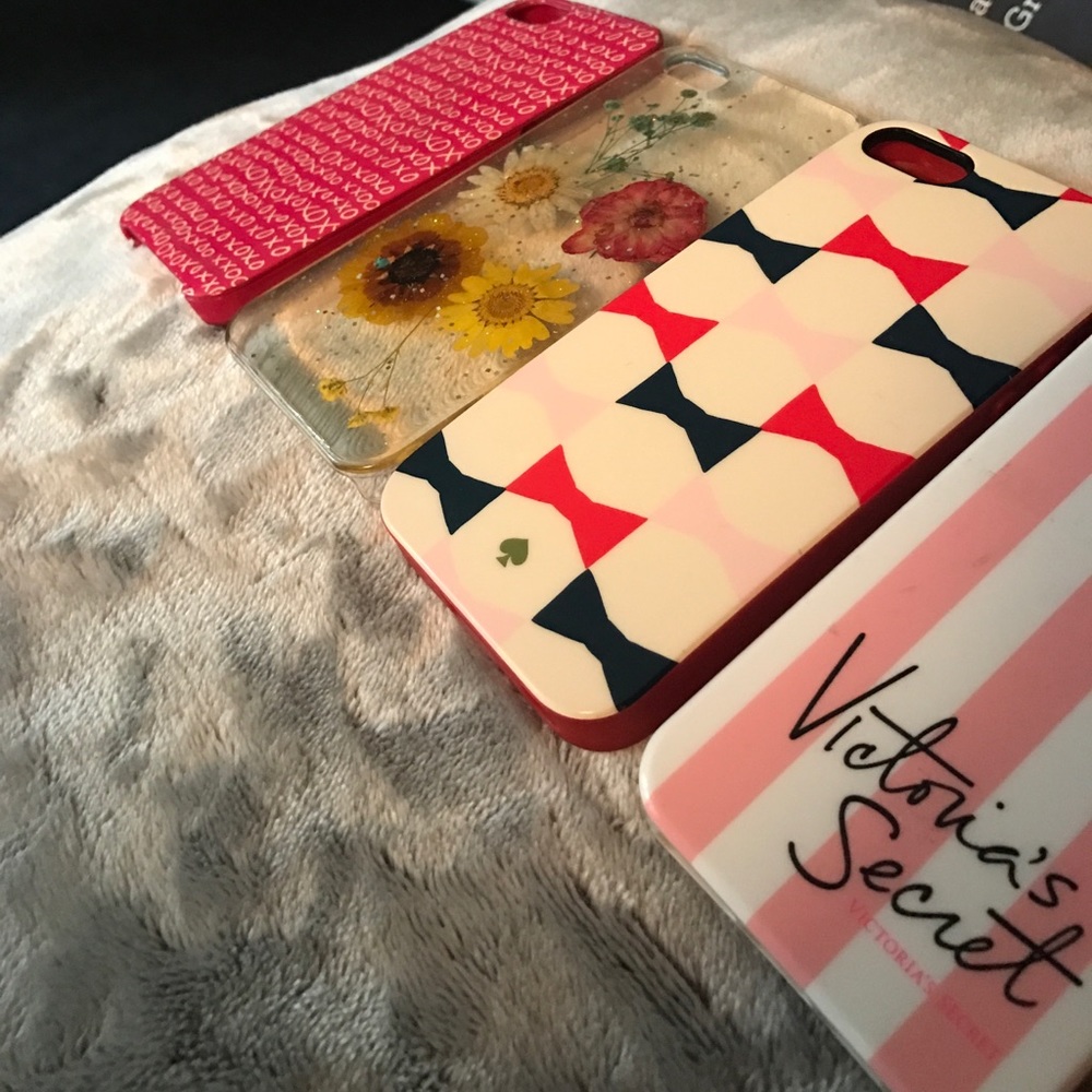 Bundle of four iPhone 5s cases 📱