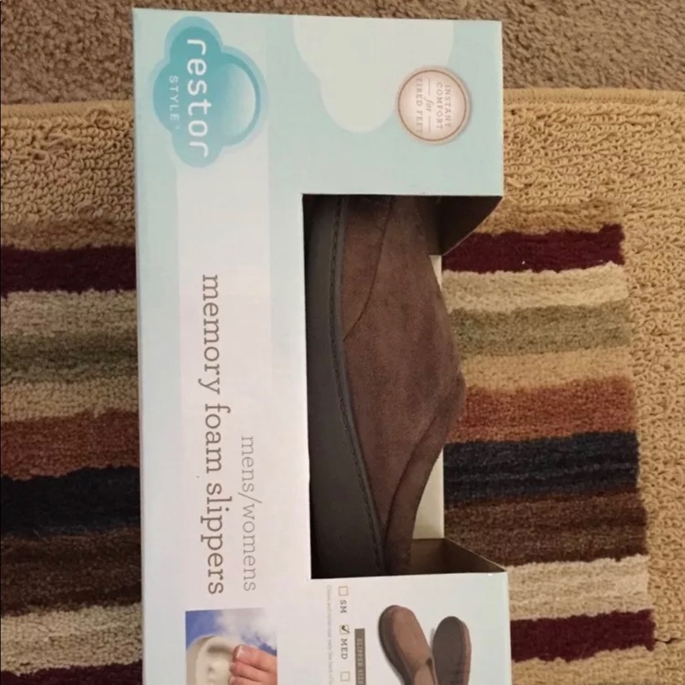 Unisex memory foam slippers