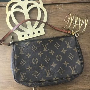Authentic Louis Vuitton Pochette