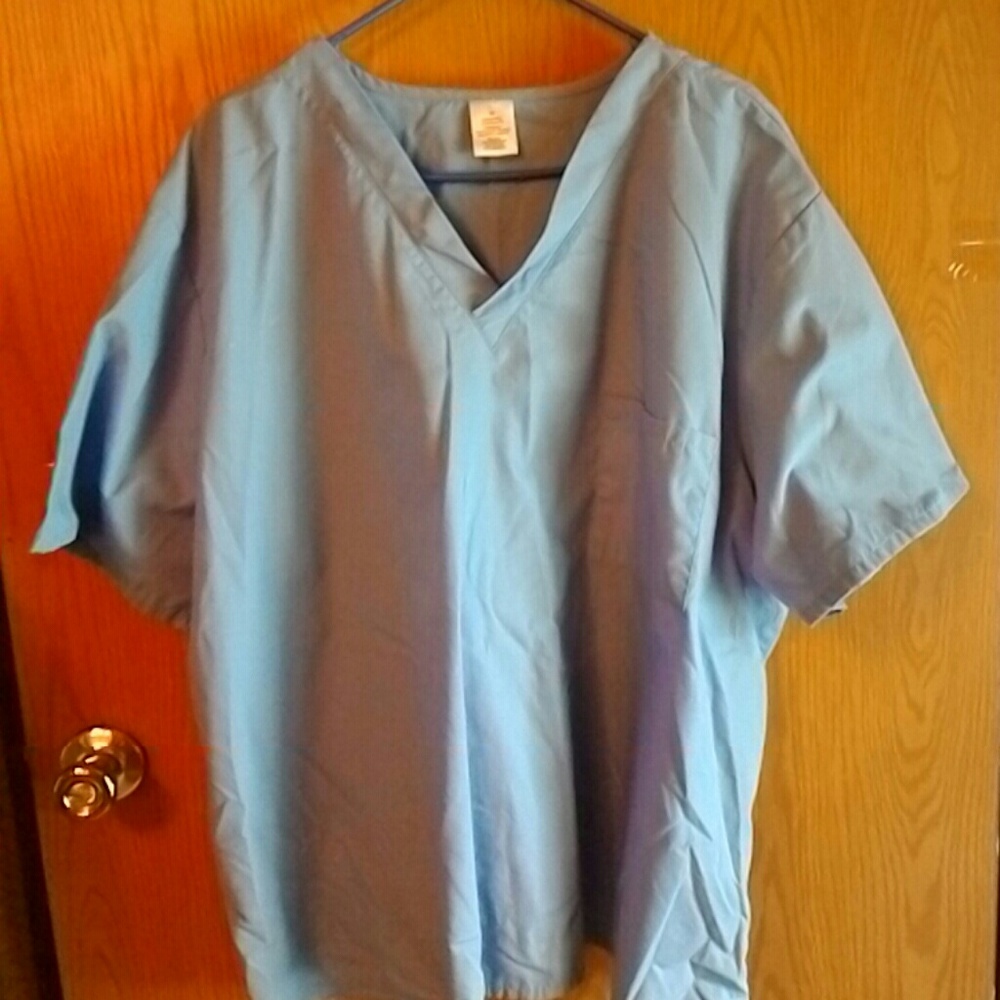 Men's scrub top