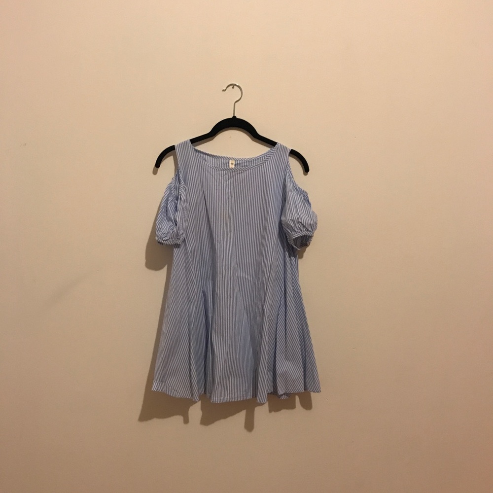 COLD SHOULDER DRESS - Picture 2 of 3