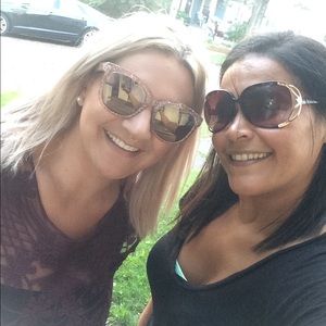 Meet your Posher, Lisa