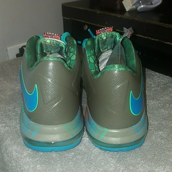 Shoes - Picture 3 of 4