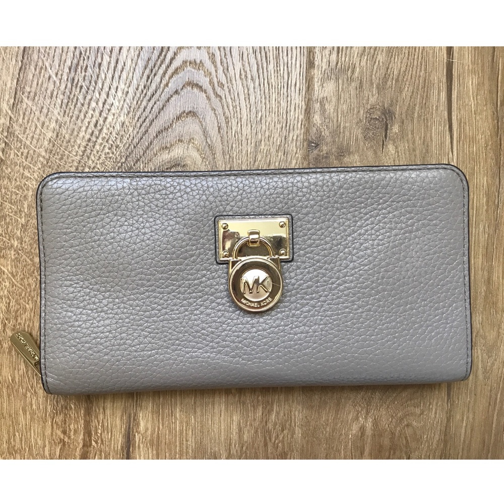 Michael Kors Hamilton Traveler Wallet Taupe