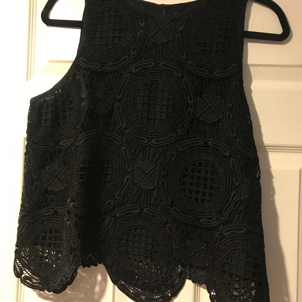 Sleeveless lace blouse