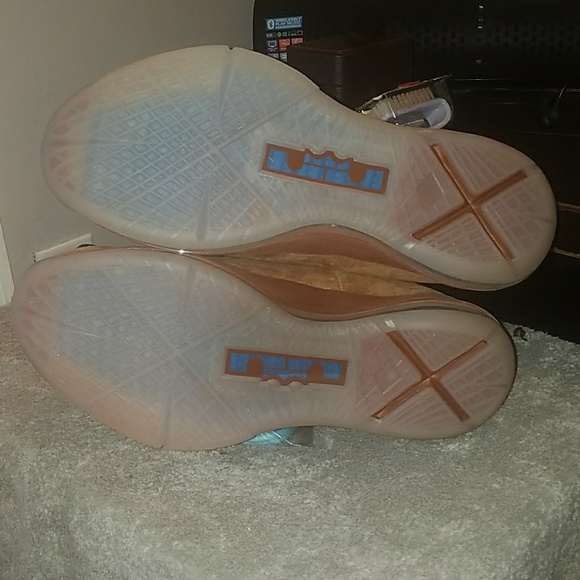 Shoes - Picture 2 of 4