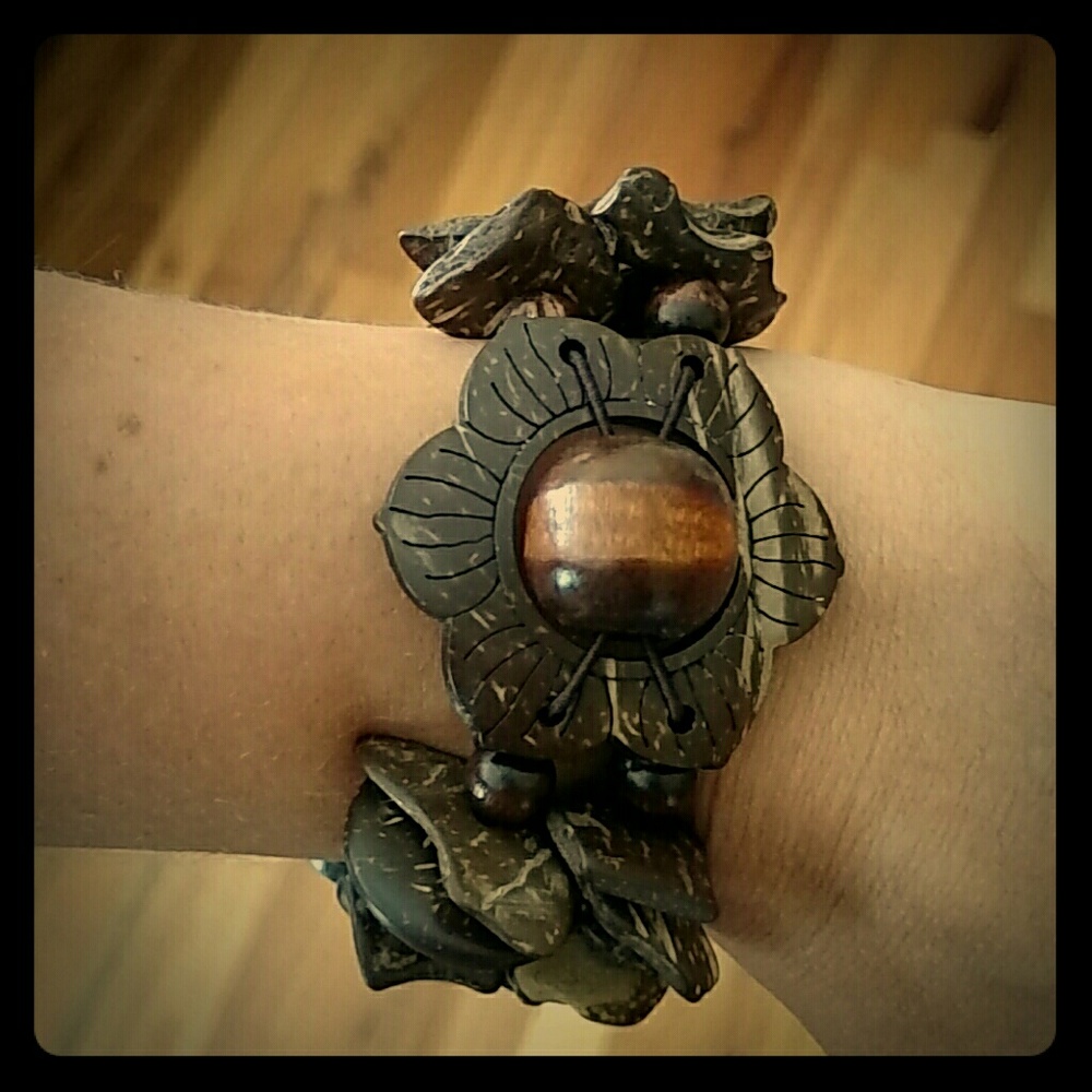 Brown wood tone flower bracelet