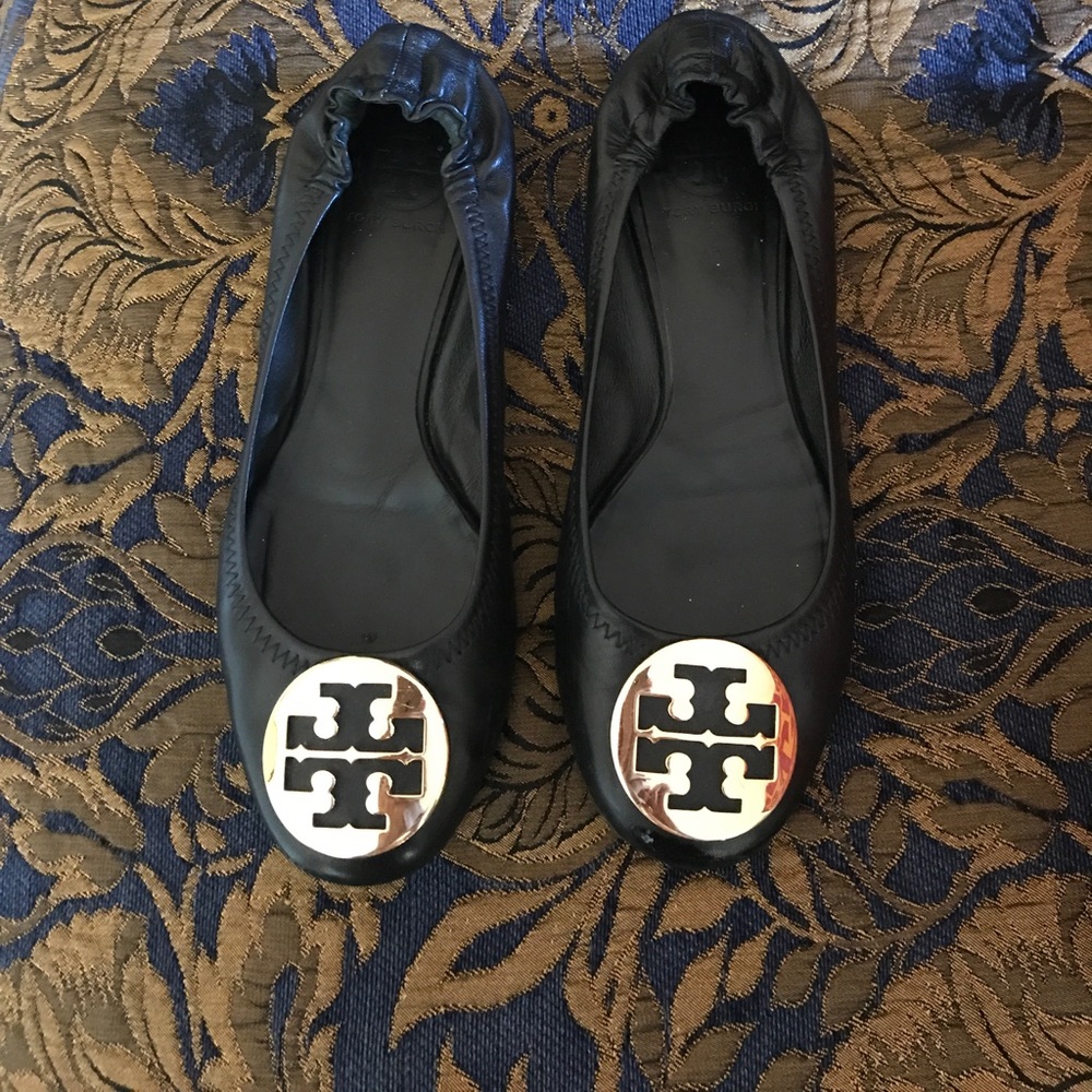 Tory Burch Black Flats with gold T in front ❤️❤️