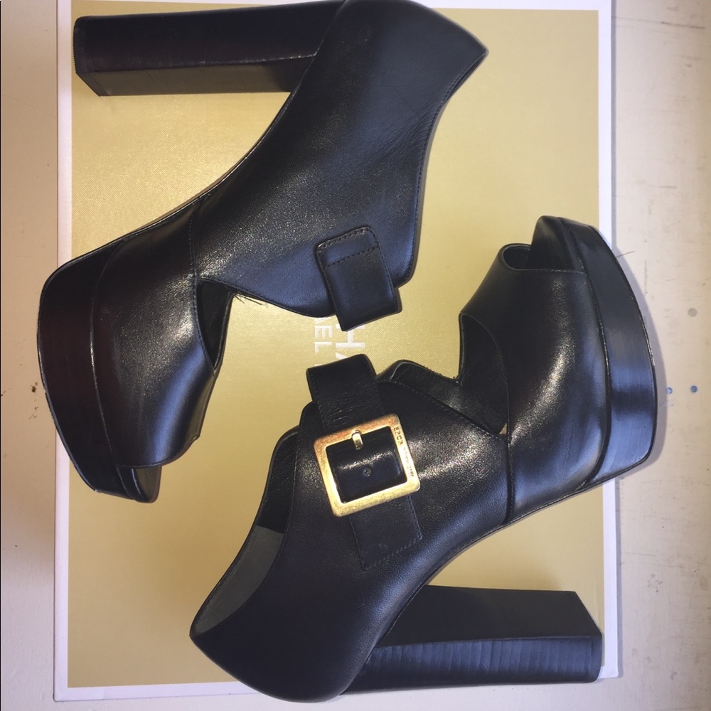 MICHAEL KORS Black Heel