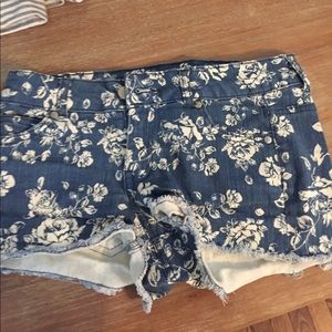 Forever 21 super cute Hawaiian shorts