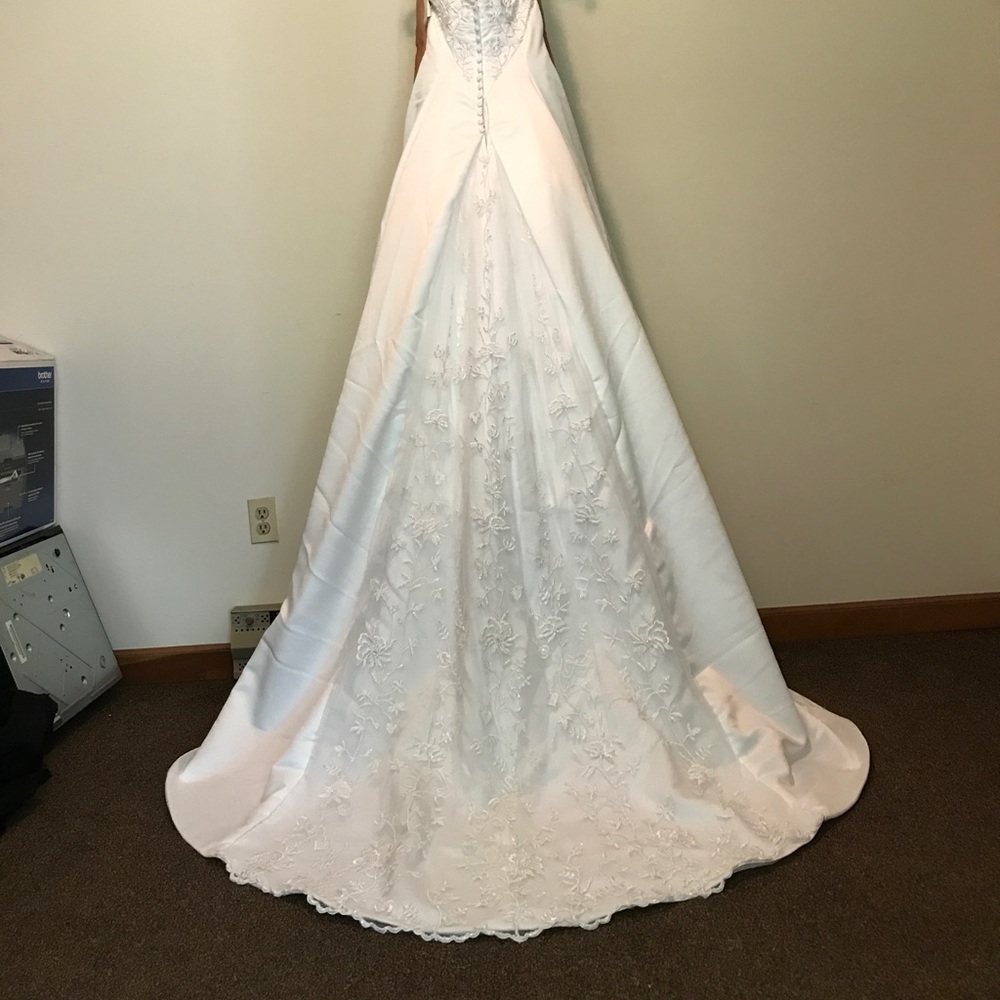 White Strapless Wedding dress