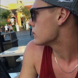 Meet your Posher, Casey