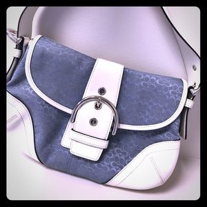Coach purse. Looks brand new. So adorable!