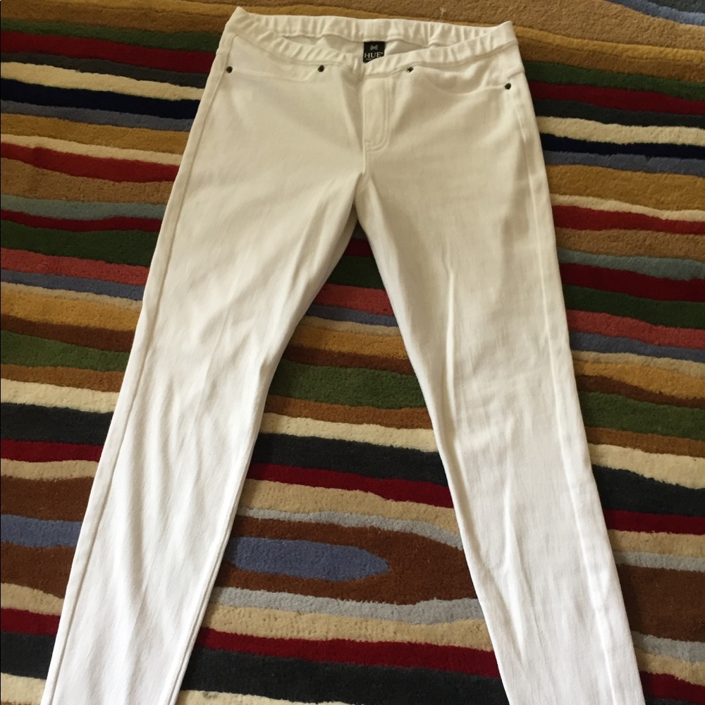 HUE  Ladies white stretchy jeggings
