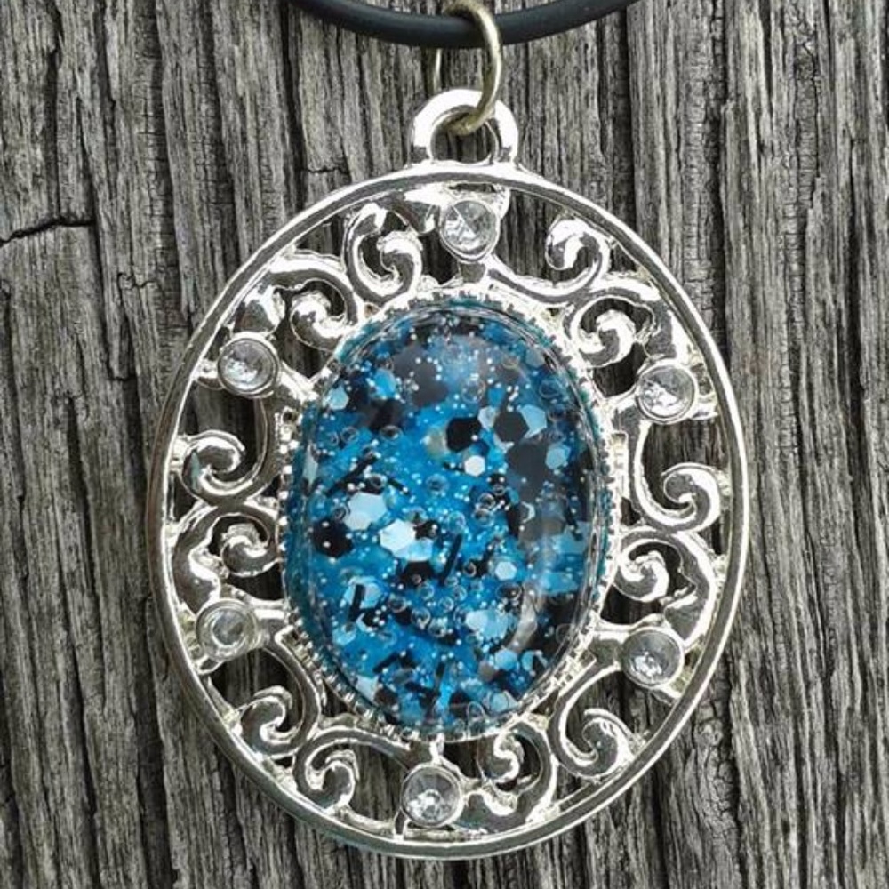 Necklace - Picture 1 of 2