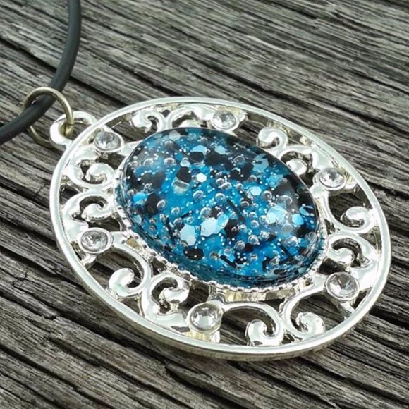 Necklace - Picture 2 of 2