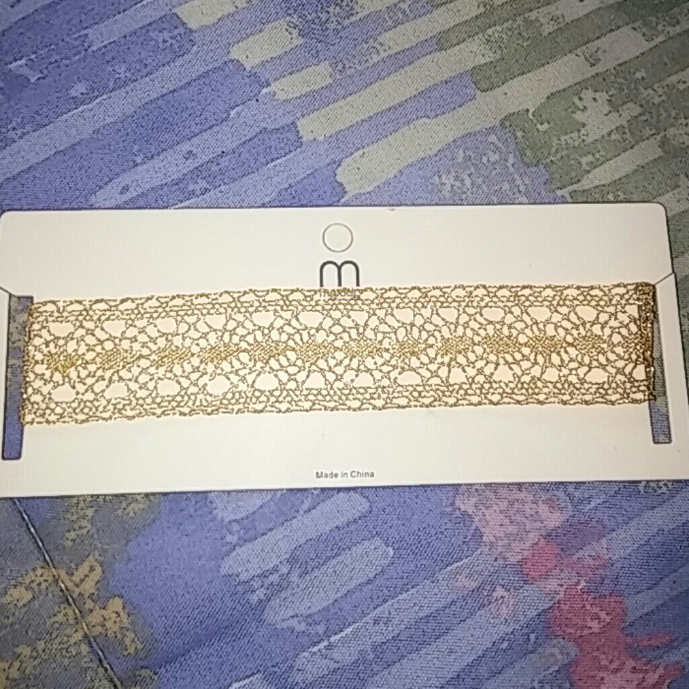 Gold choker