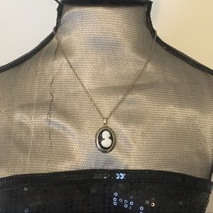 LOVELY Vintage Portrait Necklace 🚨🔴