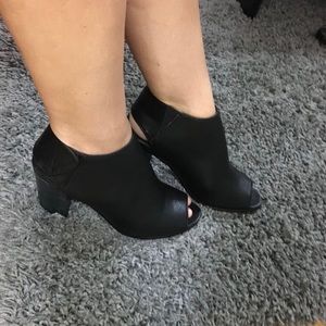 Breckelle's Black Open Toe Booties Size 8