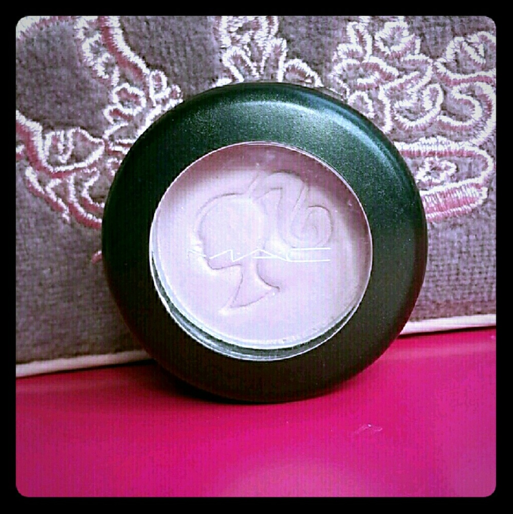 Authentic MAC "Whistle" Barbie shadow