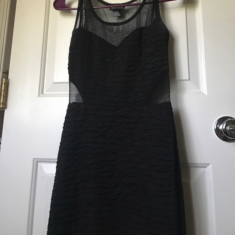 ruffled-detailed bodycon dress