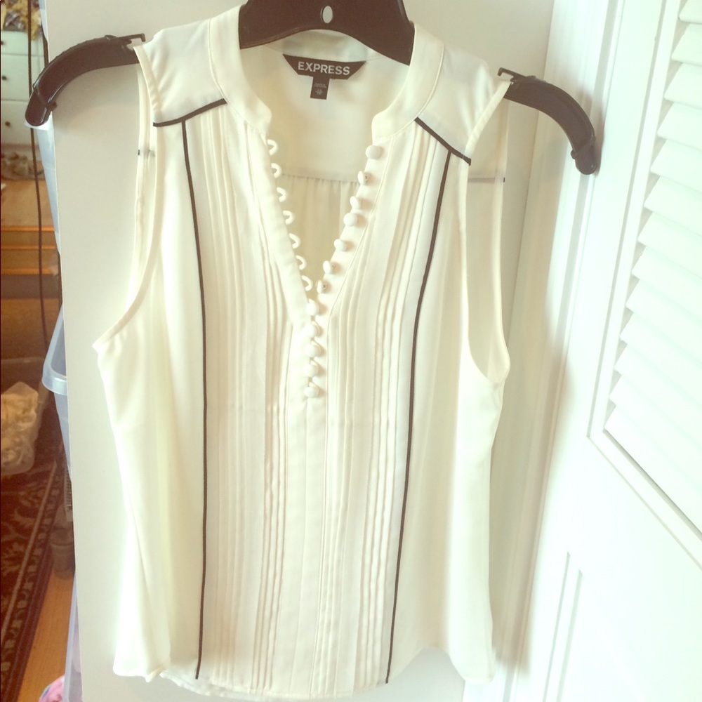 Cream sleeveless button up blouse
