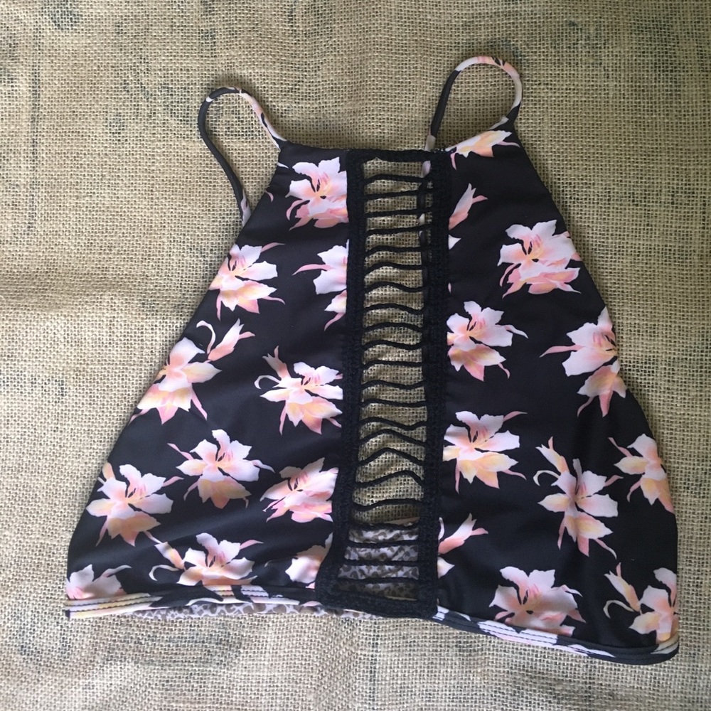 ❌soldAcacia Malibu top in aloha black floral
