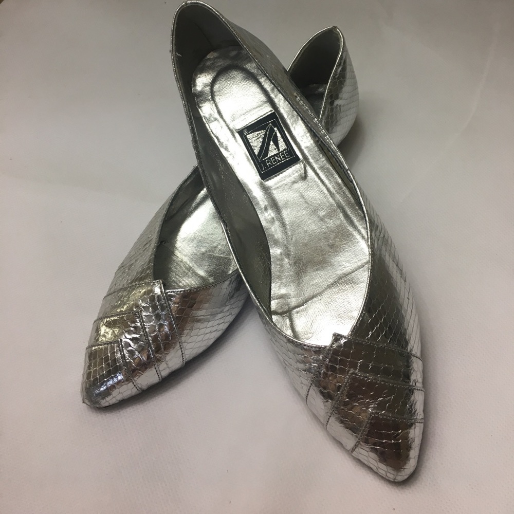 J.RENEÉ Amazing Silver Flats~Size 7M~ A MUST 💋