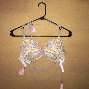 NEW VICTORIA SECRET SWIM TOP (push-up- size 32D)