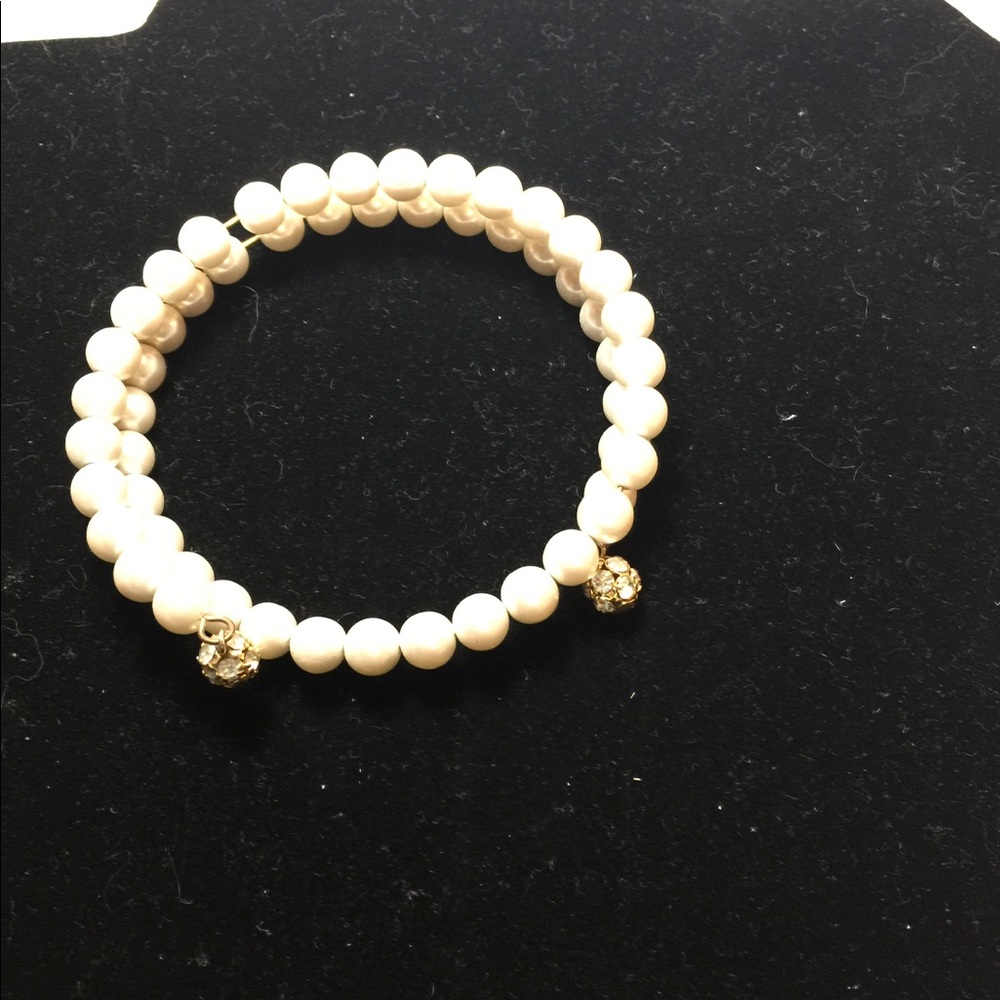 Vintage looking pearl wrap around bracelet